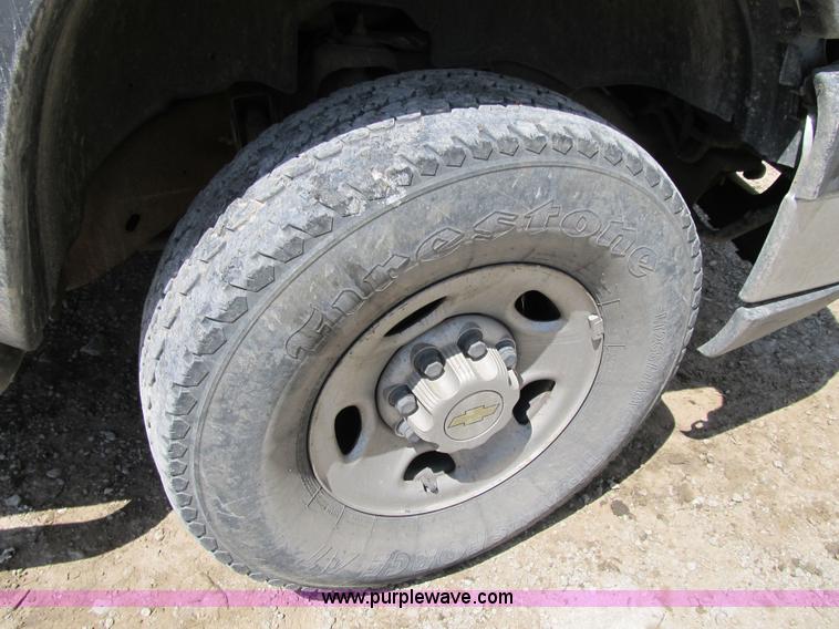 image for item Z9184 2006 Chevrolet Silverado 2500HD Ext. Cab pickup truck