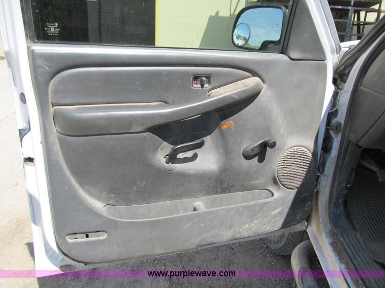 image for item Z9184 2006 Chevrolet Silverado 2500HD Ext. Cab pickup truck