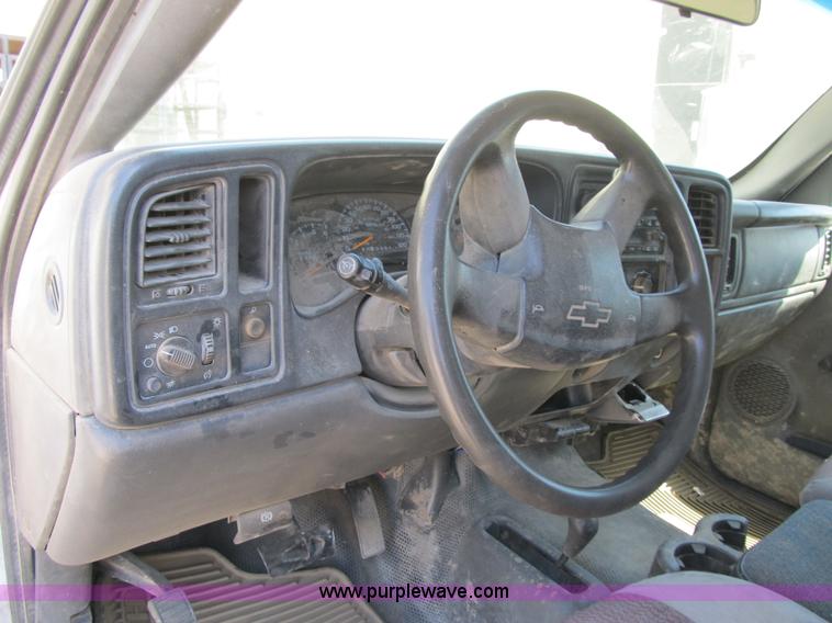 image for item Z9184 2006 Chevrolet Silverado 2500HD Ext. Cab pickup truck