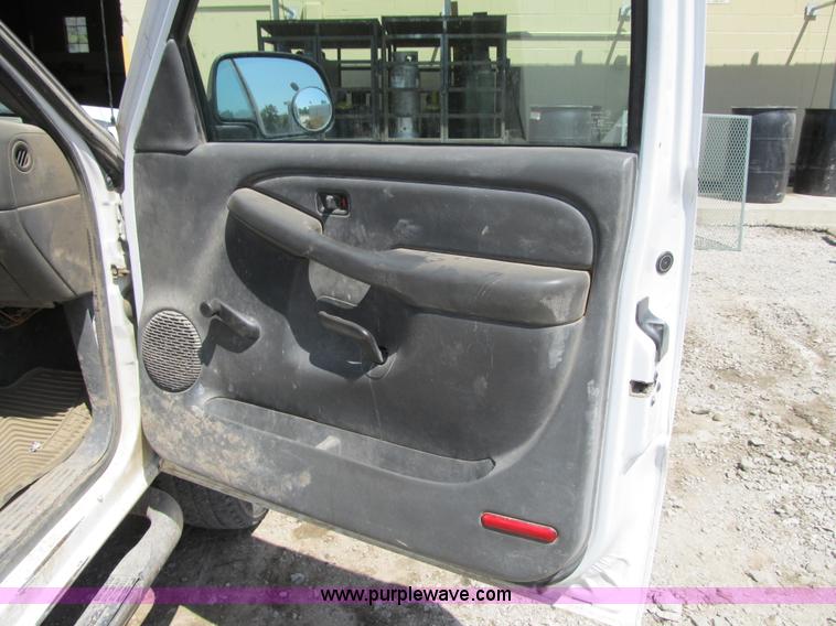 image for item Z9184 2006 Chevrolet Silverado 2500HD Ext. Cab pickup truck