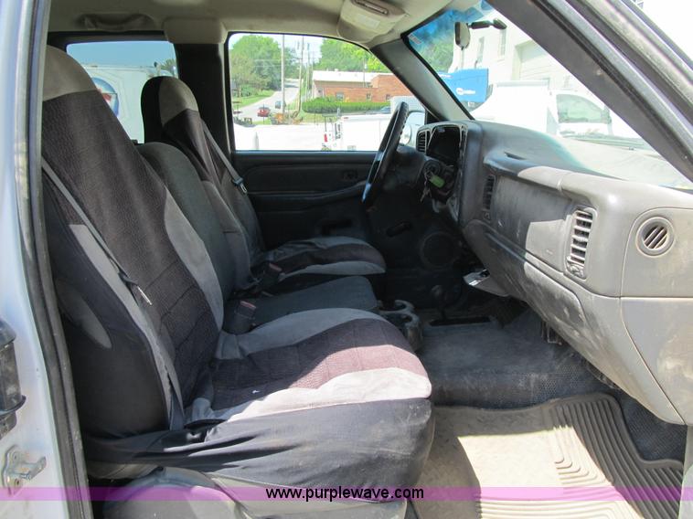 image for item Z9184 2006 Chevrolet Silverado 2500HD Ext. Cab pickup truck