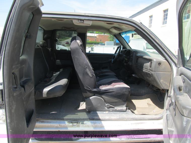 image for item Z9184 2006 Chevrolet Silverado 2500HD Ext. Cab pickup truck