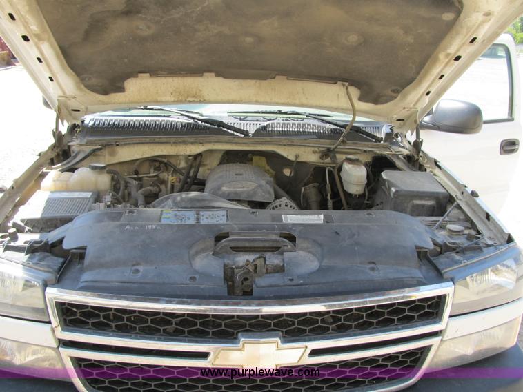 image for item Z9184 2006 Chevrolet Silverado 2500HD Ext. Cab pickup truck