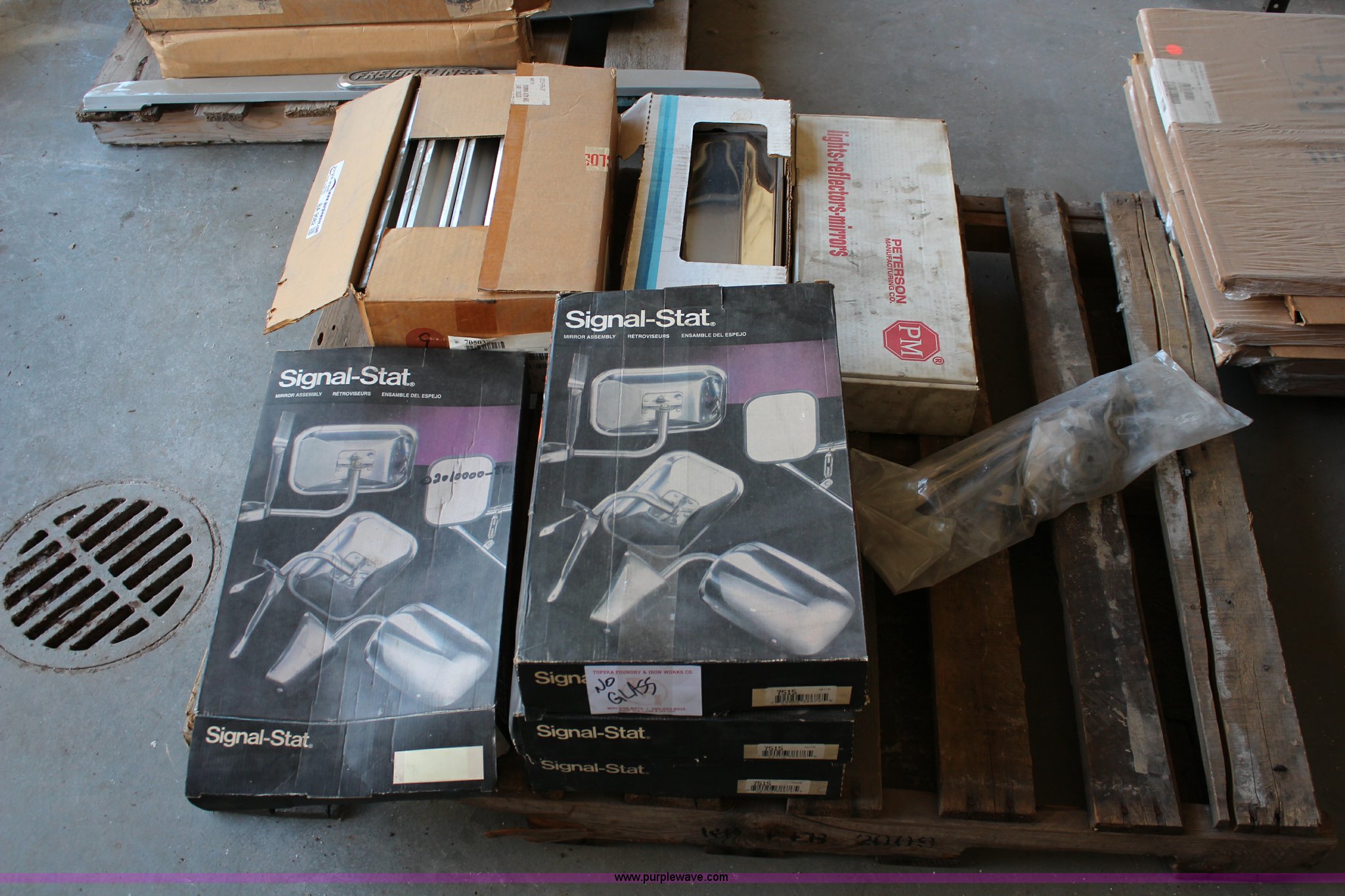 (15) assorted mirrors in Topeka, KS Item BA9082 sold Purple Wave