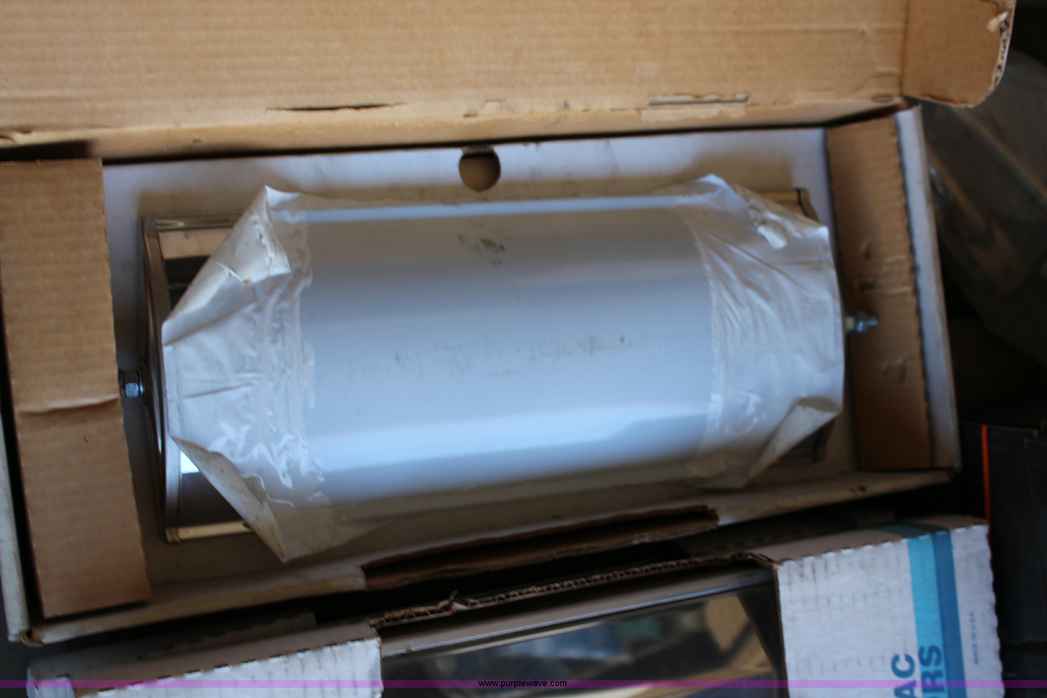 (15) assorted mirrors in Topeka, KS Item BA9082 sold Purple Wave