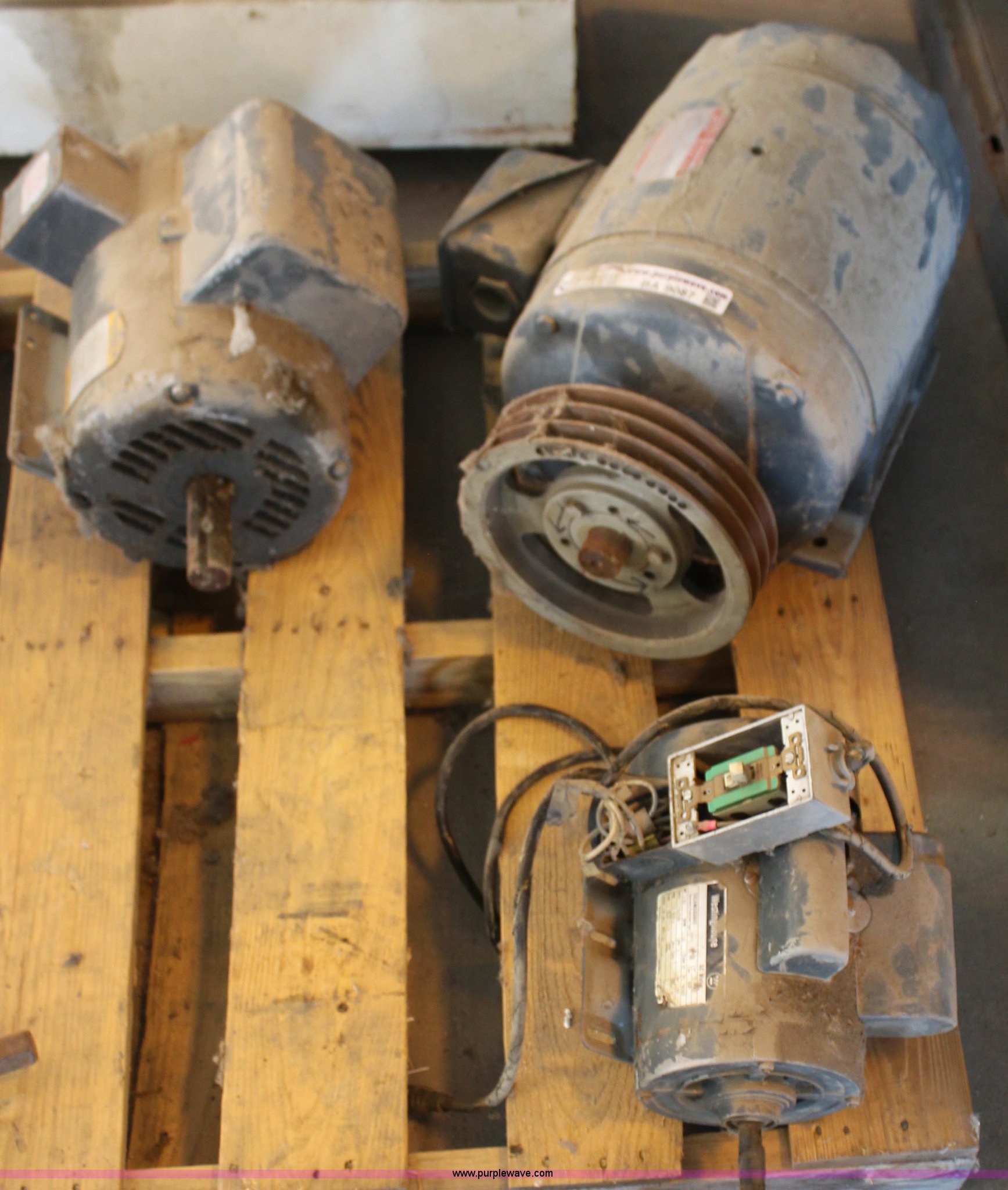 (3) electric motors in Topeka, KS Item BA9087 sold Purple Wave