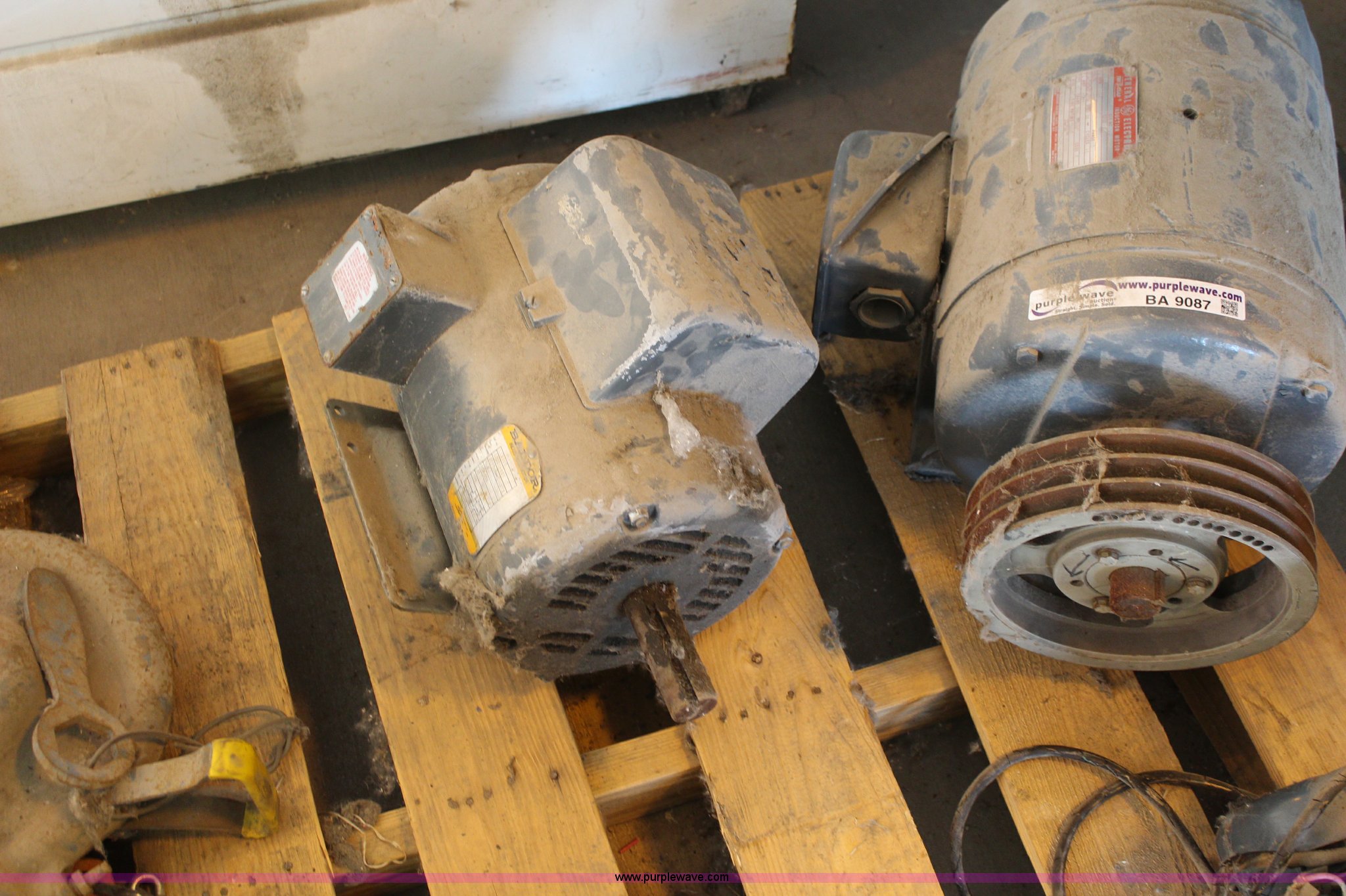 (3) electric motors in Topeka, KS Item BA9087 sold Purple Wave