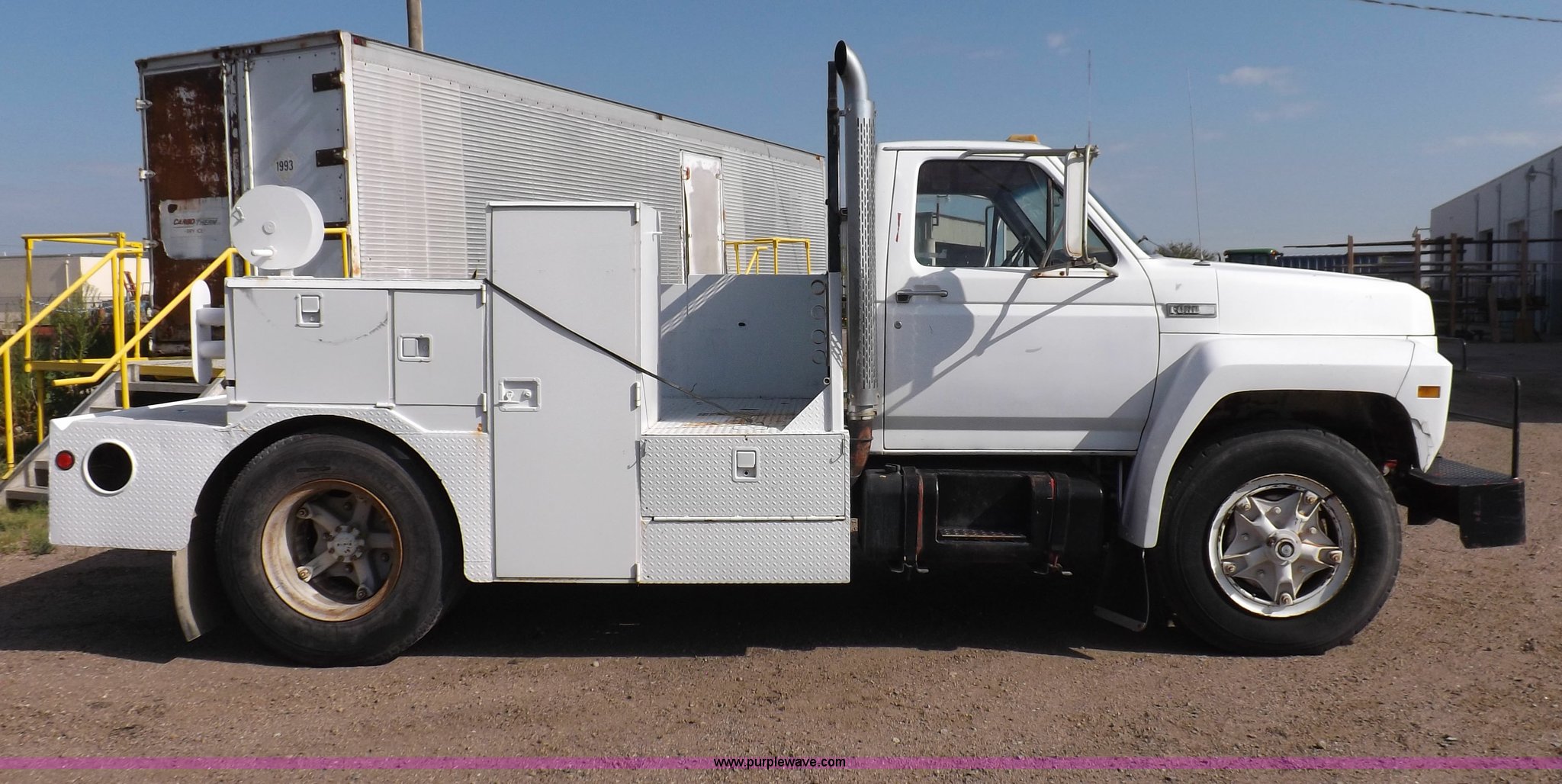 1982 Ford F700 service truck in Garden City, KS | Item H9228 sold