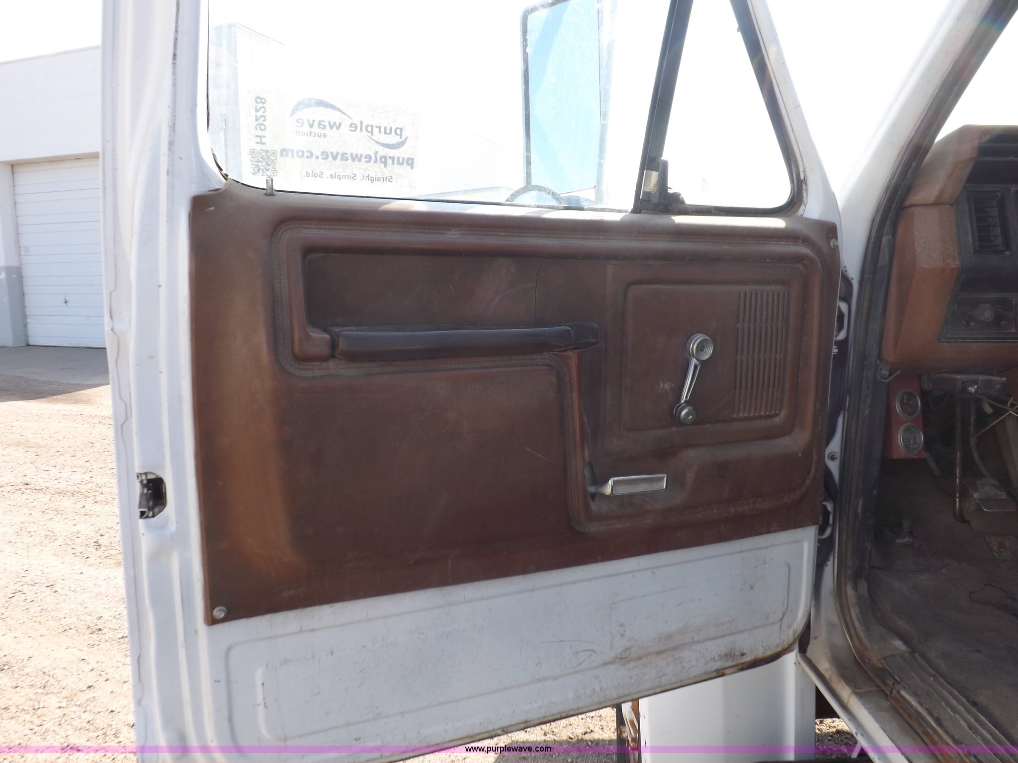 1982 Ford F700 service truck in Garden City, KS | Item H9228 sold