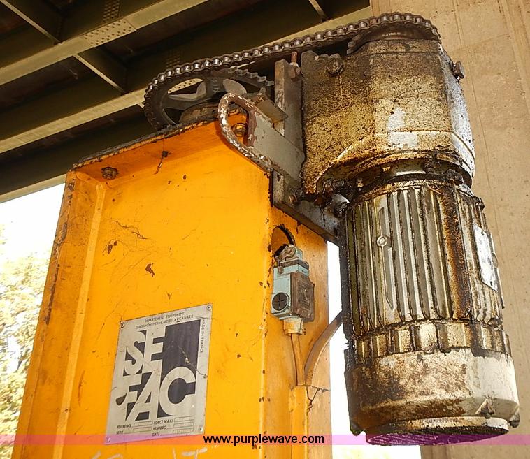 image for item AS9006 1983 Sefac four post wheel lift system