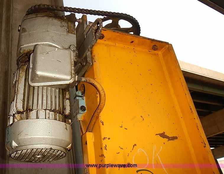 image for item AS9006 1983 Sefac four post wheel lift system