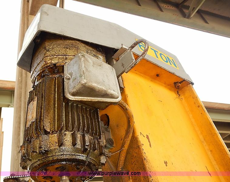 image for item AS9006 1983 Sefac four post wheel lift system