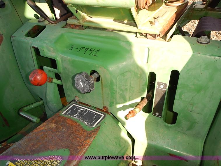 image for item E7751 1995 John Deere 770 tractor