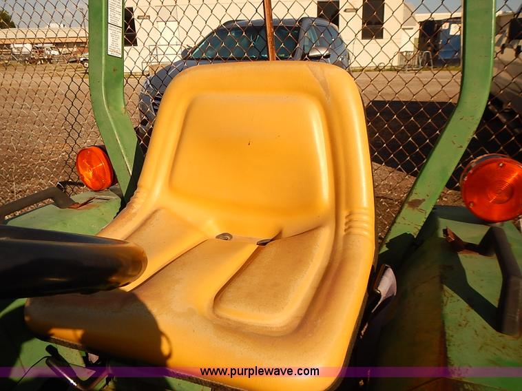 image for item E7751 1995 John Deere 770 tractor