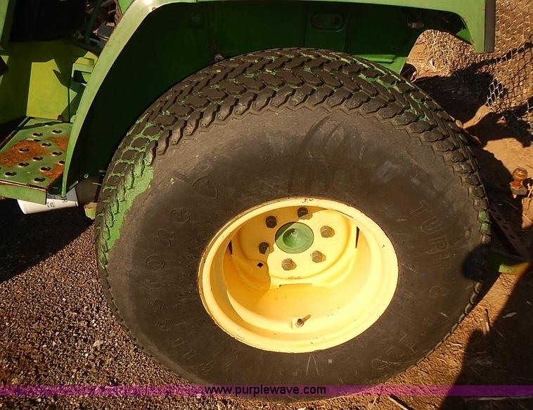 image for item E7751 1995 John Deere 770 tractor