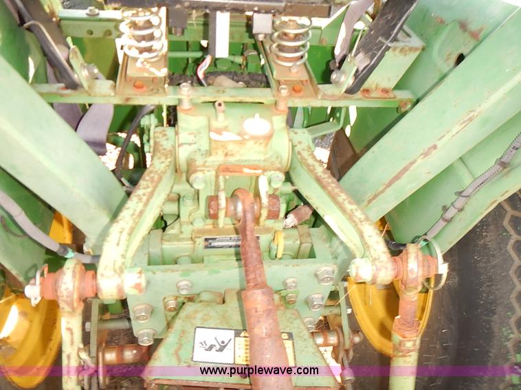 image for item E7751 1995 John Deere 770 tractor
