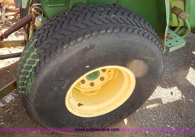 image for item E7751 1995 John Deere 770 tractor