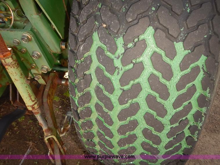 image for item E7751 1995 John Deere 770 tractor