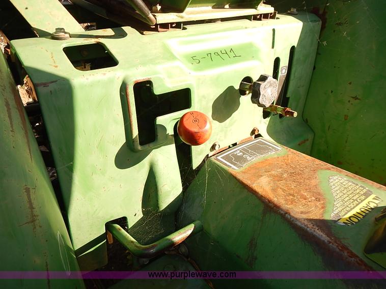 image for item E7751 1995 John Deere 770 tractor