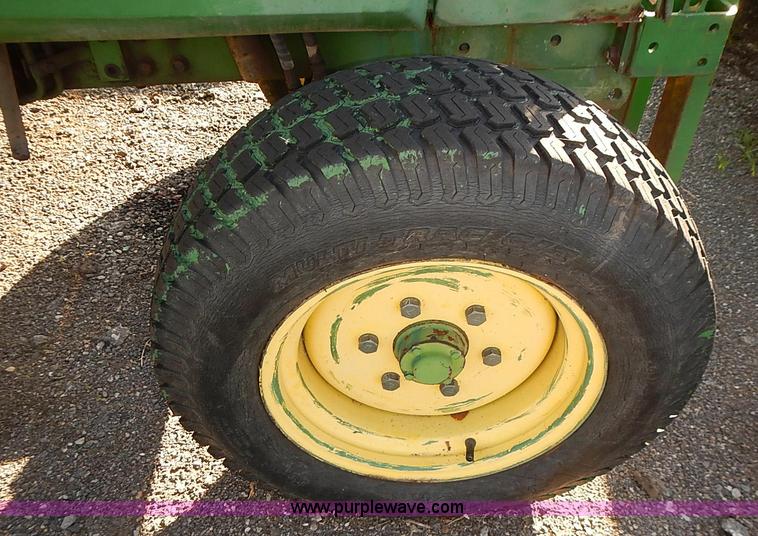 image for item E7751 1995 John Deere 770 tractor