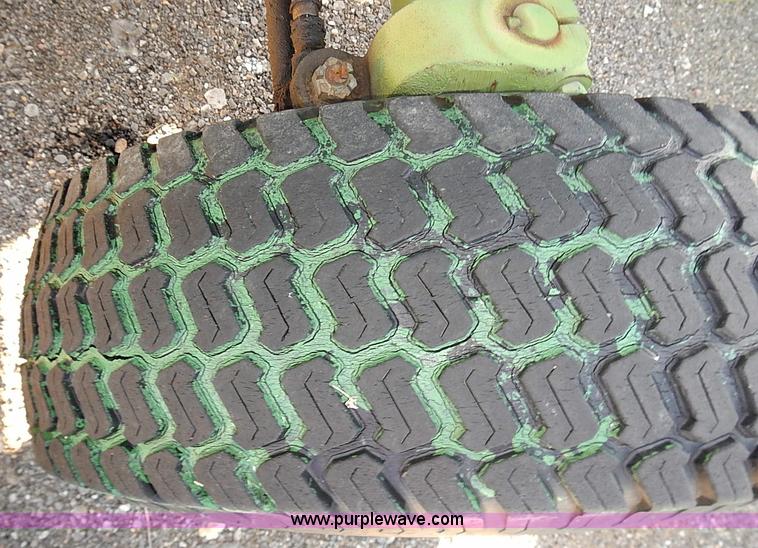 image for item E7751 1995 John Deere 770 tractor