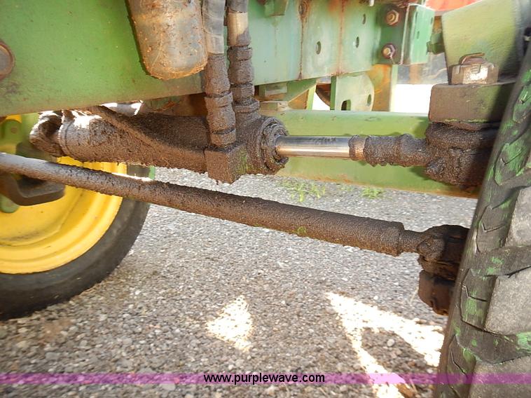 image for item E7751 1995 John Deere 770 tractor