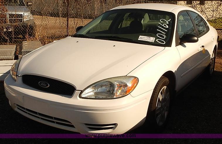 image for item E7757 2006 Ford Taurus SE