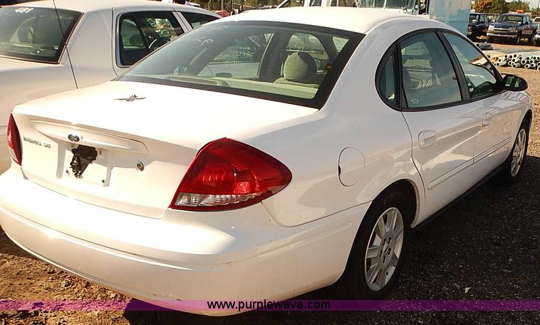 image for item E7757 2006 Ford Taurus SE