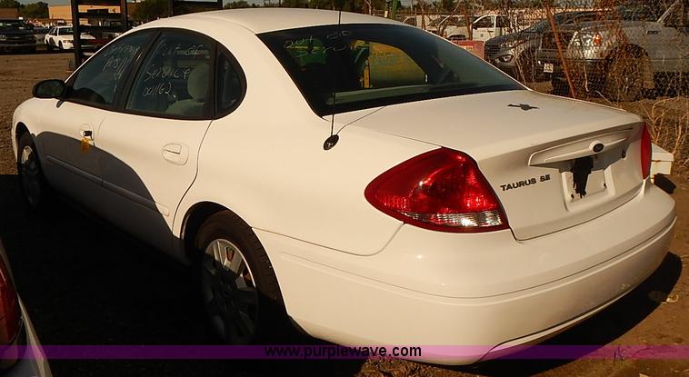 image for item E7757 2006 Ford Taurus SE