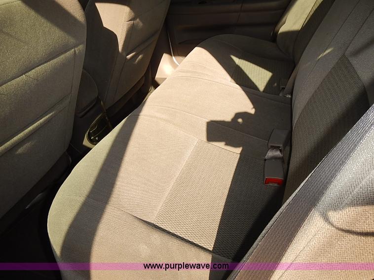 image for item E7757 2006 Ford Taurus SE