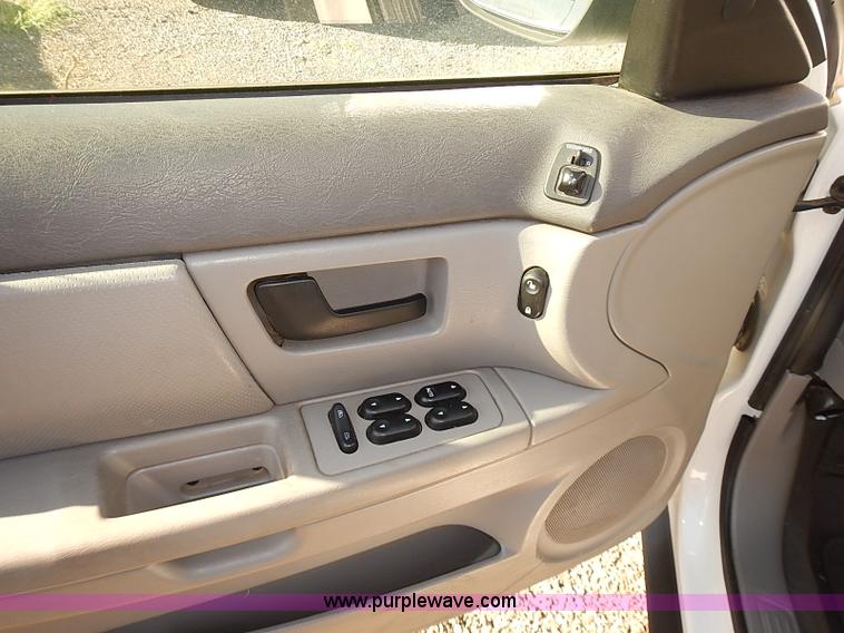 image for item E7757 2006 Ford Taurus SE