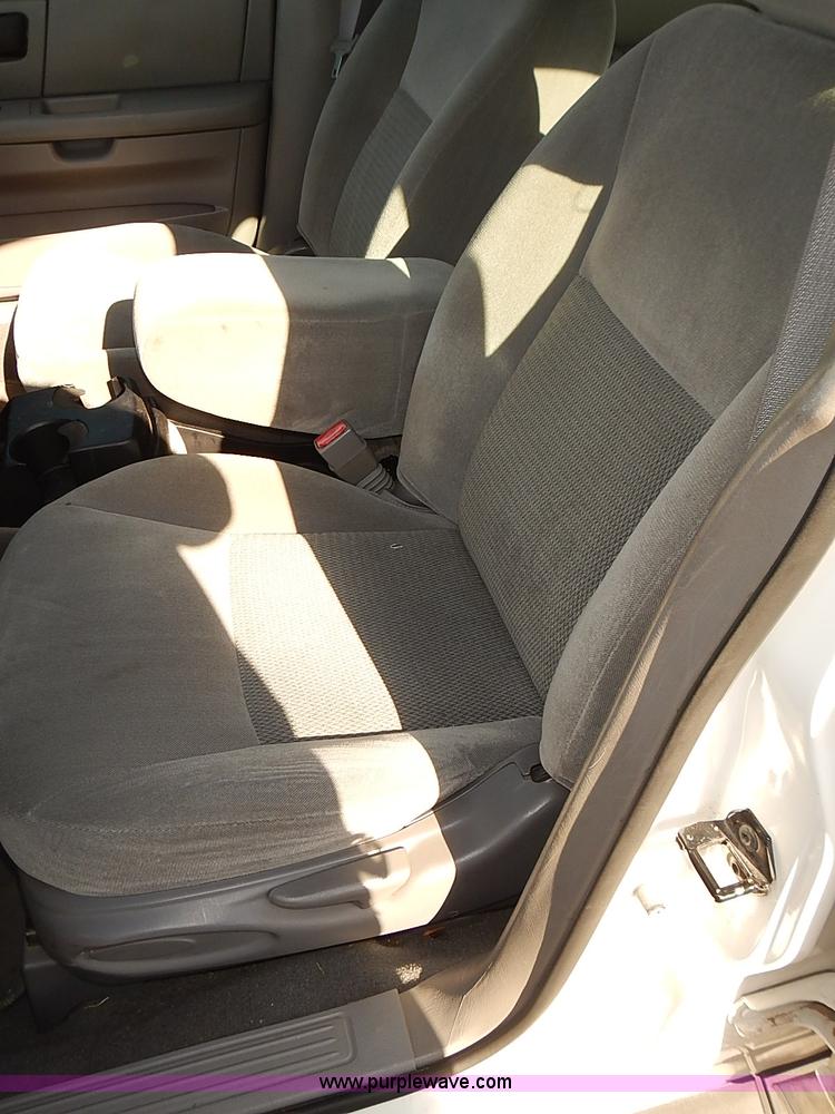 image for item E7757 2006 Ford Taurus SE