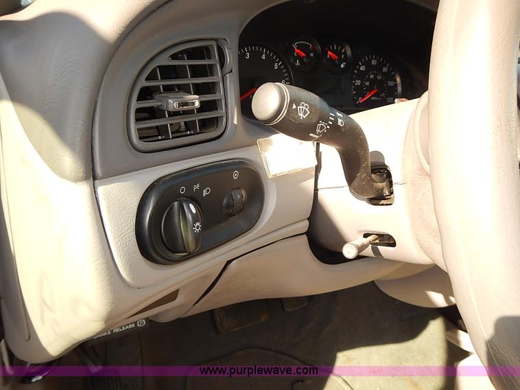 image for item E7757 2006 Ford Taurus SE