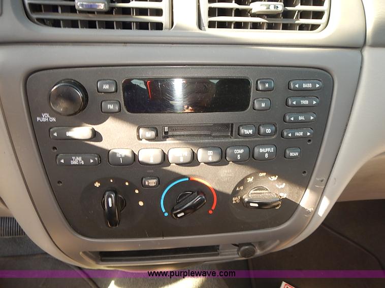 image for item E7757 2006 Ford Taurus SE