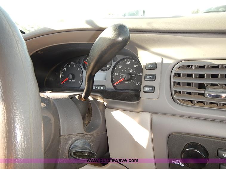 image for item E7757 2006 Ford Taurus SE