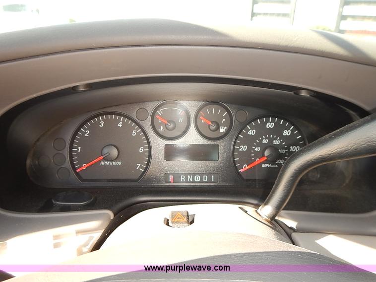 image for item E7757 2006 Ford Taurus SE