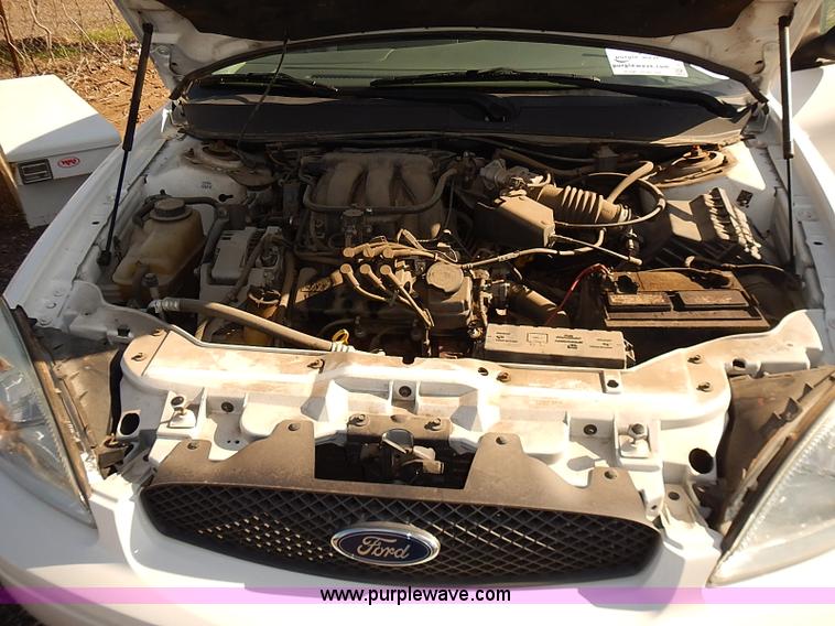 image for item E7757 2006 Ford Taurus SE