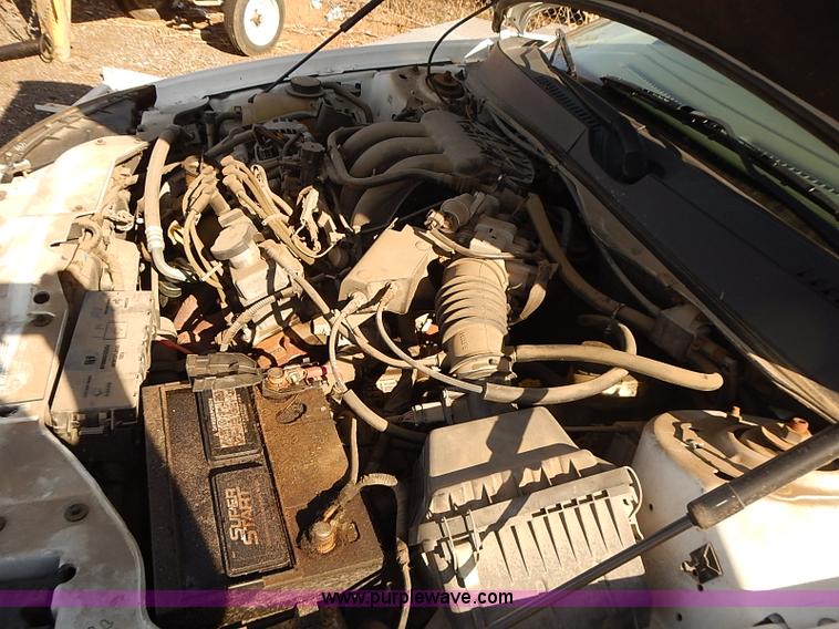 image for item E7757 2006 Ford Taurus SE