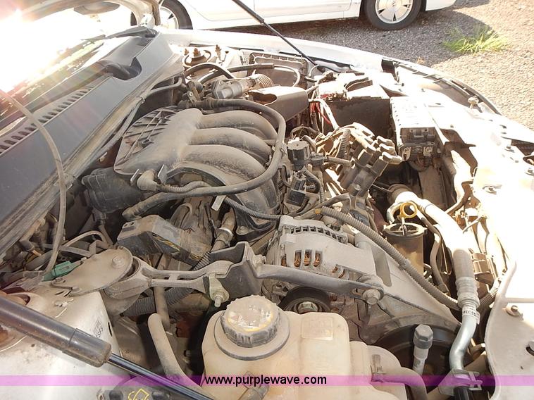 image for item E7757 2006 Ford Taurus SE