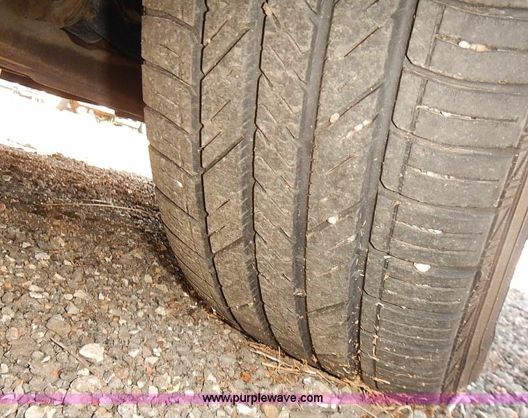 image for item E7757 2006 Ford Taurus SE