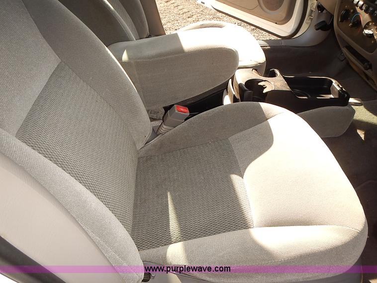 image for item E7757 2006 Ford Taurus SE