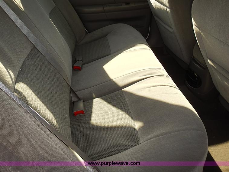 image for item E7757 2006 Ford Taurus SE