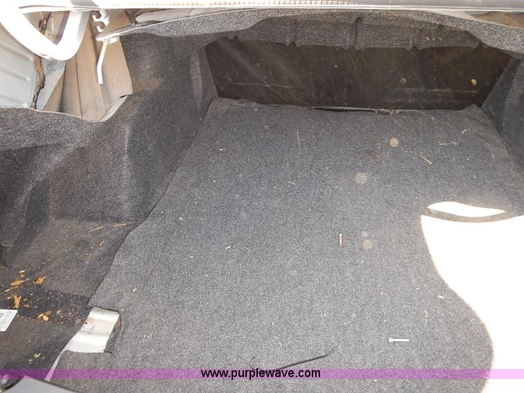 image for item E7757 2006 Ford Taurus SE