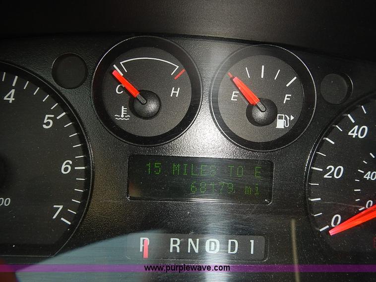 image for item E7757 2006 Ford Taurus SE