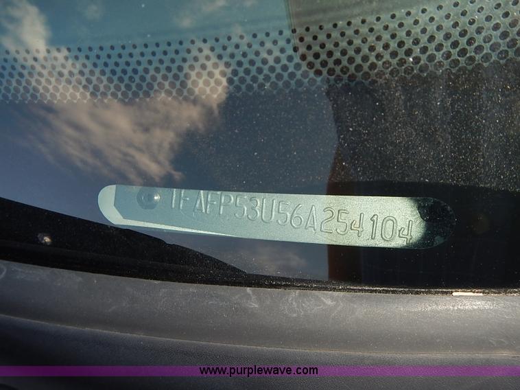 image for item E7757 2006 Ford Taurus SE