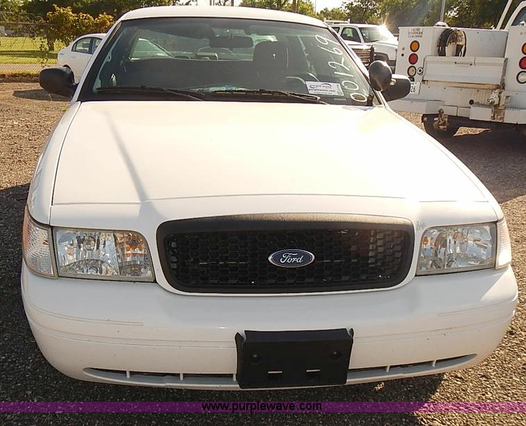 image for item E7758 2006 Ford Crown Victoria Police Interceptor