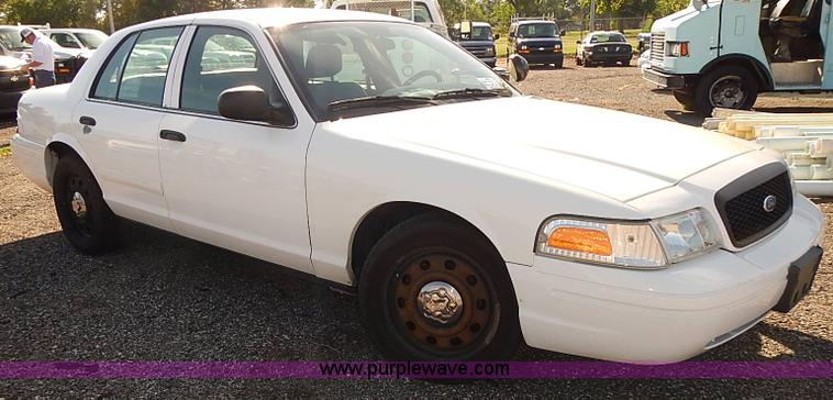 image for item E7758 2006 Ford Crown Victoria Police Interceptor