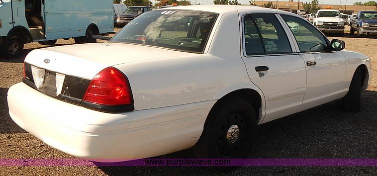 image for item E7758 2006 Ford Crown Victoria Police Interceptor
