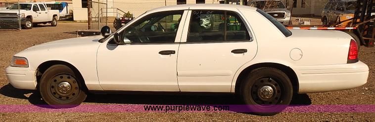 image for item E7758 2006 Ford Crown Victoria Police Interceptor