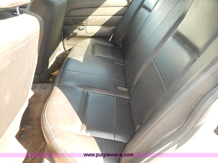 image for item E7758 2006 Ford Crown Victoria Police Interceptor